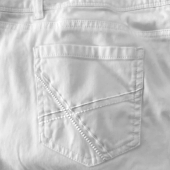 Charter Club Classic Fit Cropped Pants capris white embroidered pockets NWT 14 - Picture 5 of 6